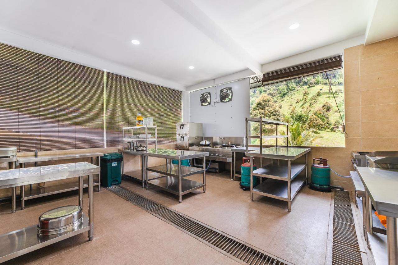 Ellin Forest Karaoke & Pool Resort Bukit Tinggi Bentong Exterior foto